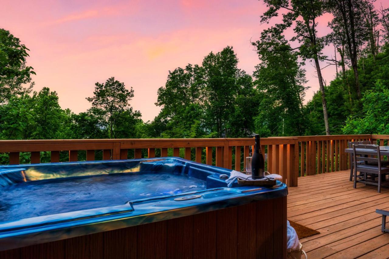 Mountainside - New Luxury Cabin-Fire Table-Hot Tub-3 Pools-Ps5-Bears 개틀린버그 외부 사진