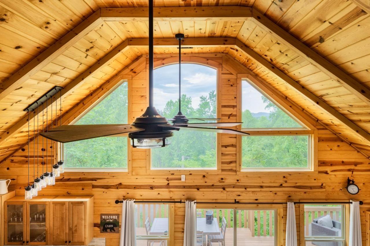 Mountainside - New Luxury Cabin-Fire Table-Hot Tub-3 Pools-Ps5-Bears 개틀린버그 외부 사진