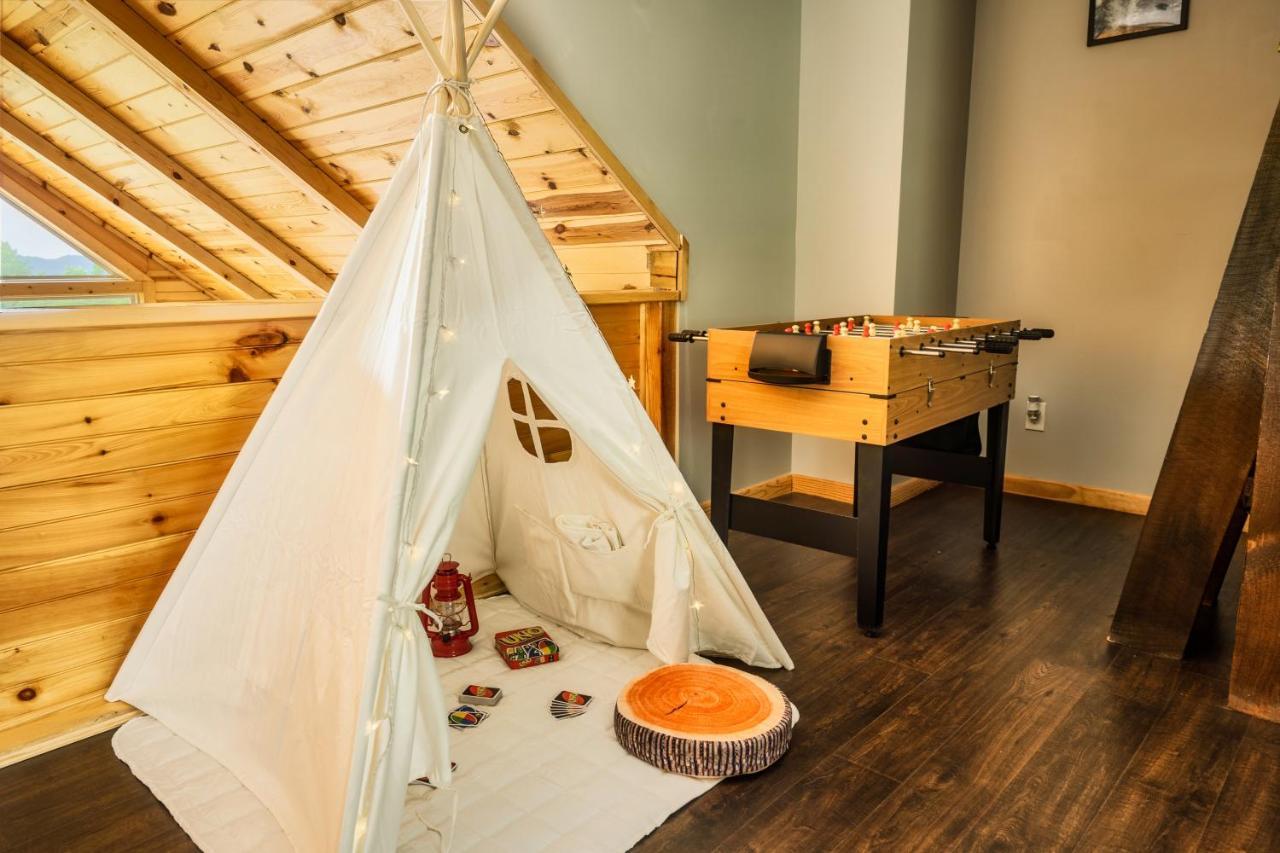 Mountainside - New Luxury Cabin-Fire Table-Hot Tub-3 Pools-Ps5-Bears 개틀린버그 외부 사진