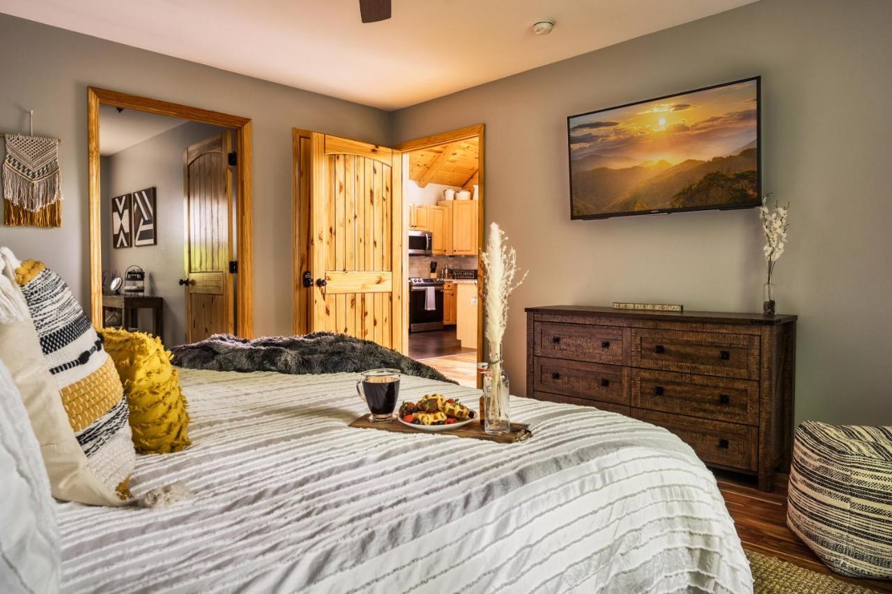 Mountainside - New Luxury Cabin-Fire Table-Hot Tub-3 Pools-Ps5-Bears 개틀린버그 외부 사진