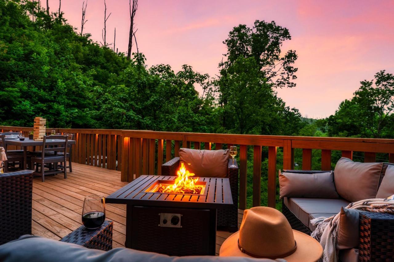 Mountainside - New Luxury Cabin-Fire Table-Hot Tub-3 Pools-Ps5-Bears 개틀린버그 외부 사진